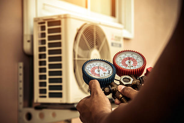 Professional Ac Installation technician working in Eagle Lake, TX